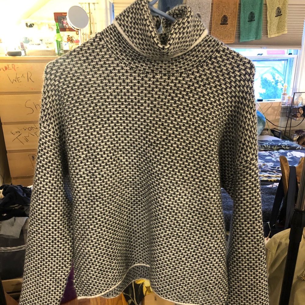 Turtle neck sweater
